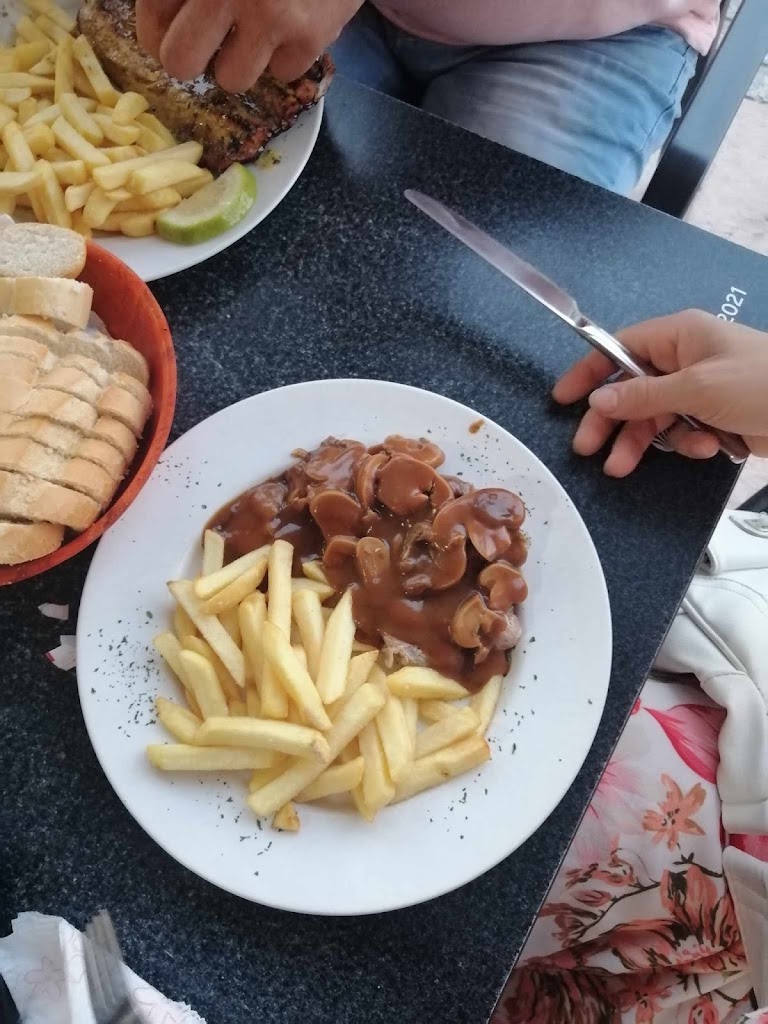 El Rincon de Elena Cerveceria — Comida y bebida