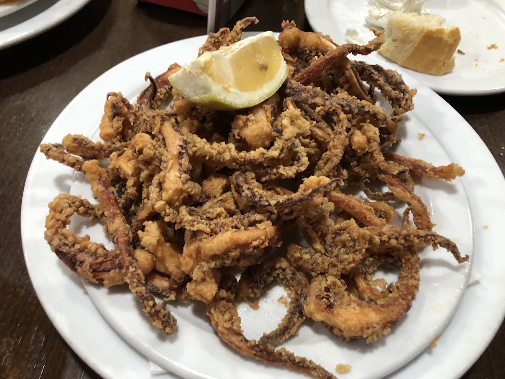 Cerveceria La Rondilla — Comida y bebida