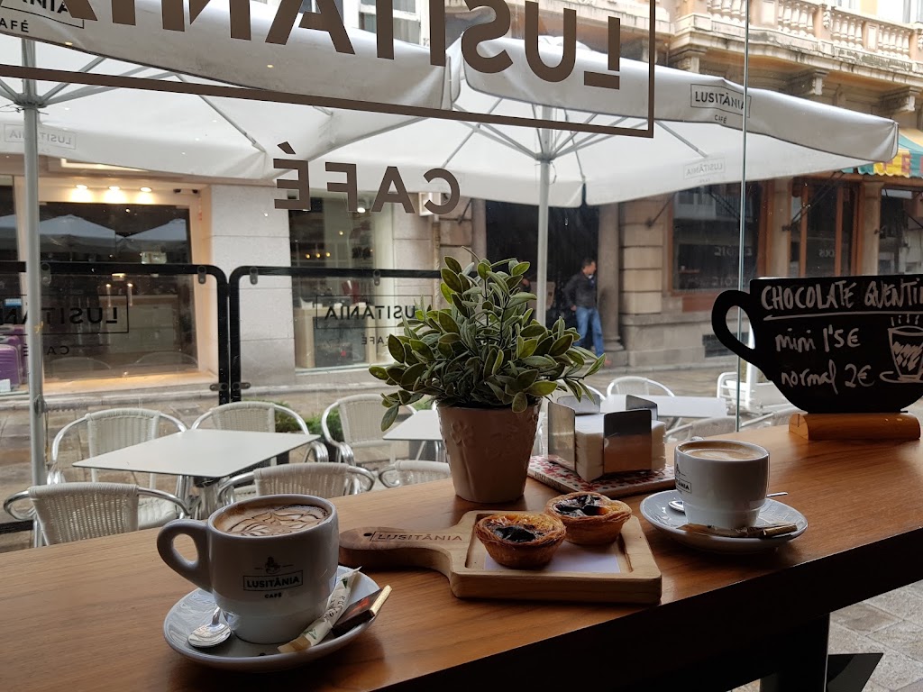 LUSITANIA CAFE — Ambiente