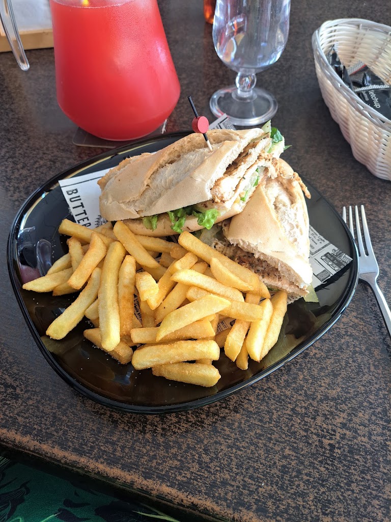 Popeye's Sports Bar — Comida y bebida