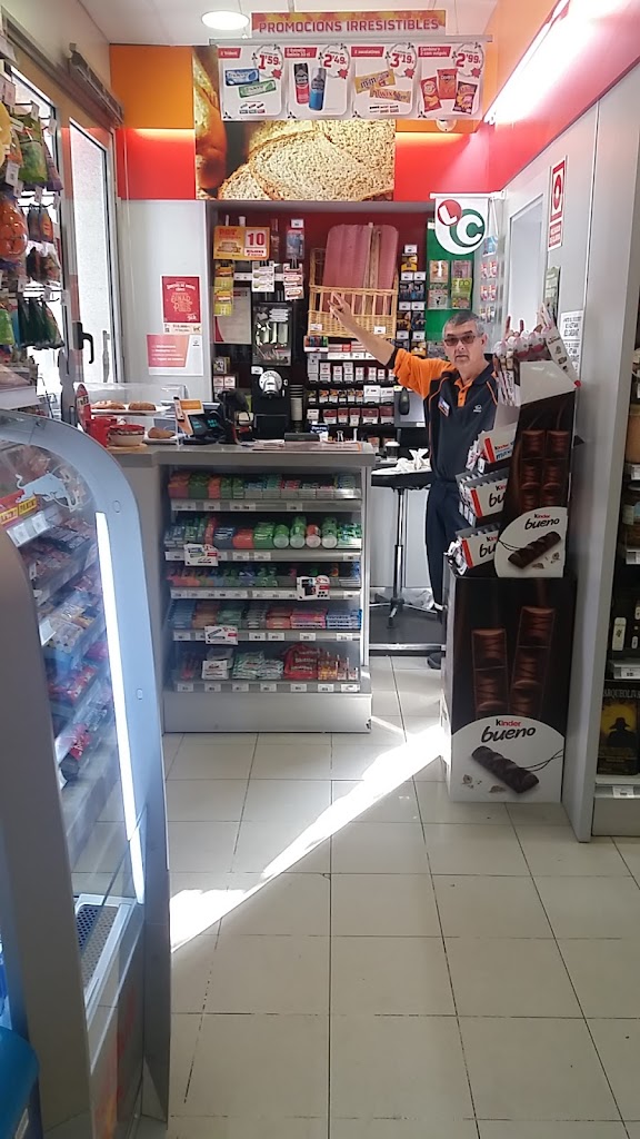 Estacion de Servicio Repsol — Interior