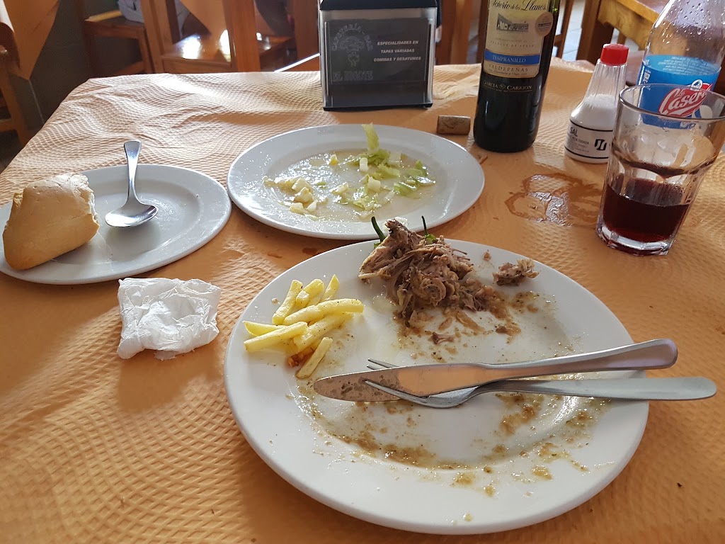 Restaurante El Bigote — Comida y bebida