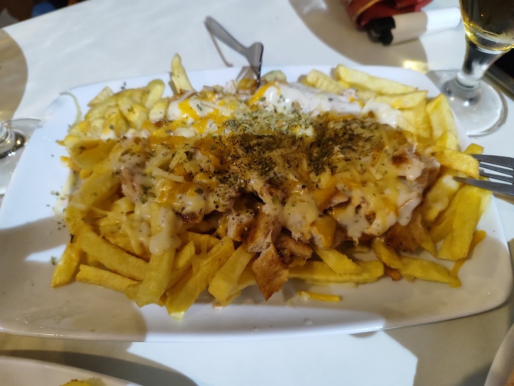 Lore Bar Cafeteria — Comida y bebida
