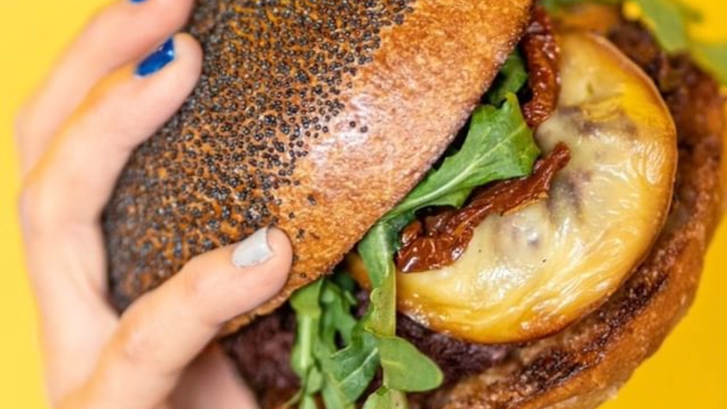 Nomadas Grill — Comida y bebida