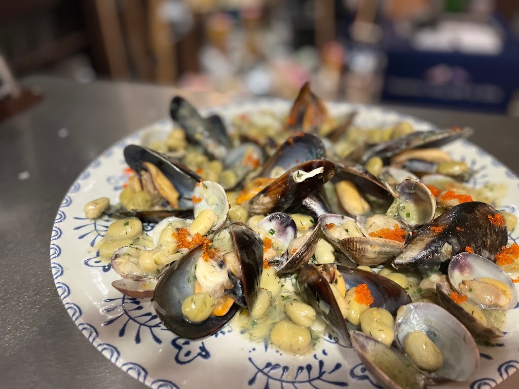 TABERNA SERGIO MEGIAS — Comida y bebida