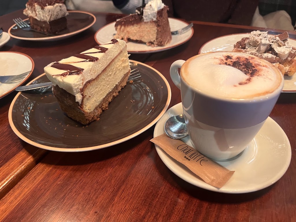 El Charlotte — Coffee cake