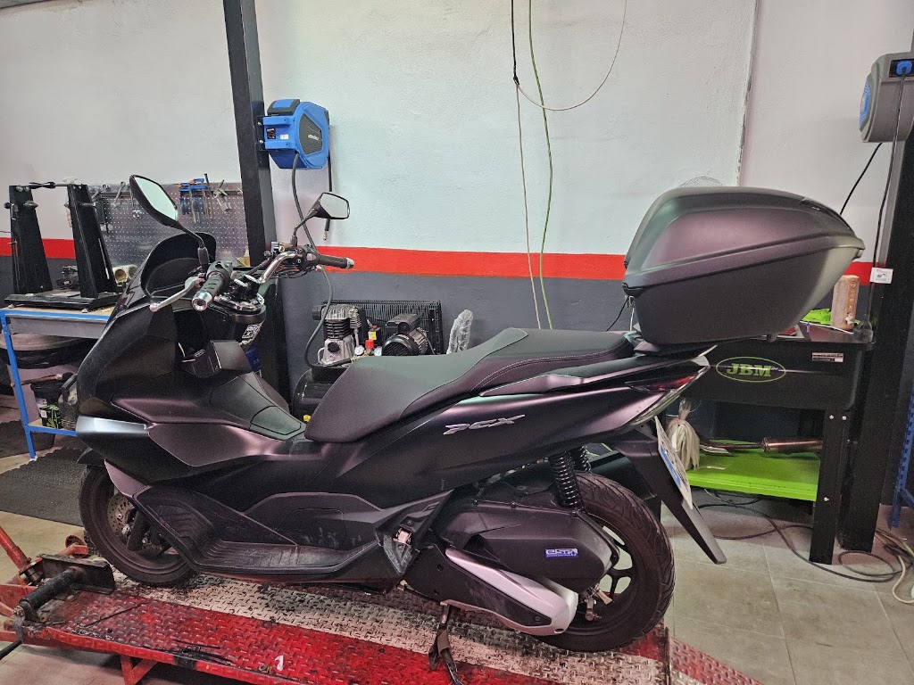 El taller de angel taller de motos — Del propietario