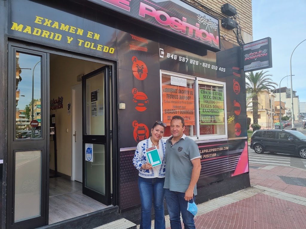 Autoescuela Pole Position — Automovil