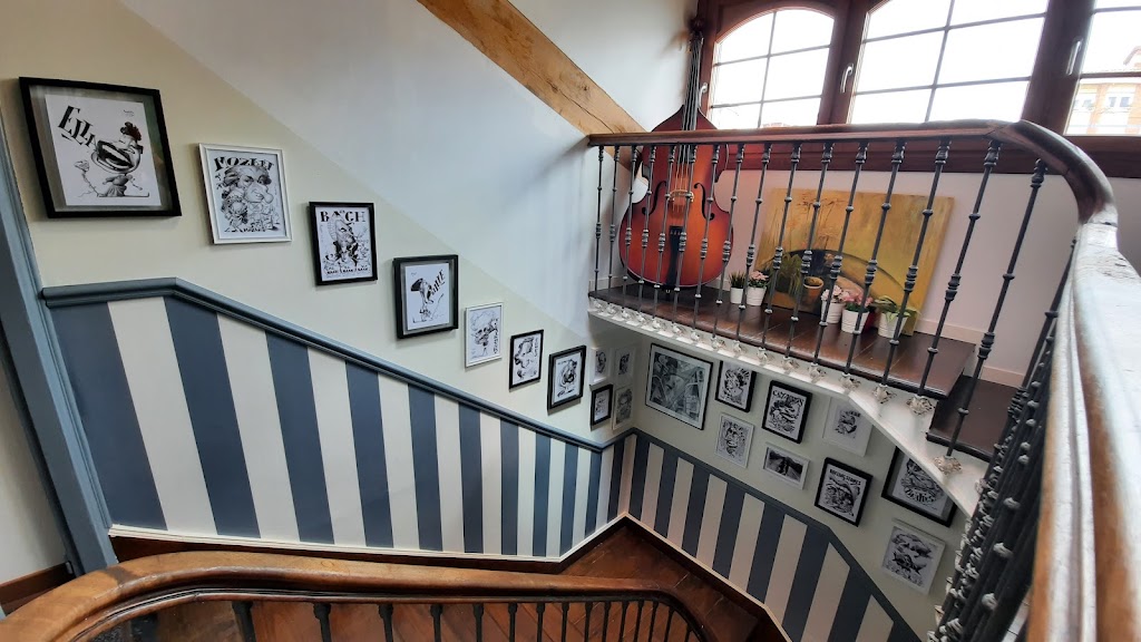 Los Adioses Escuela Musical — Del propietario