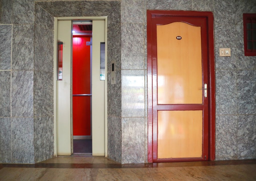 Hotel New West Tower Rooms Lodge Main City In Madurai