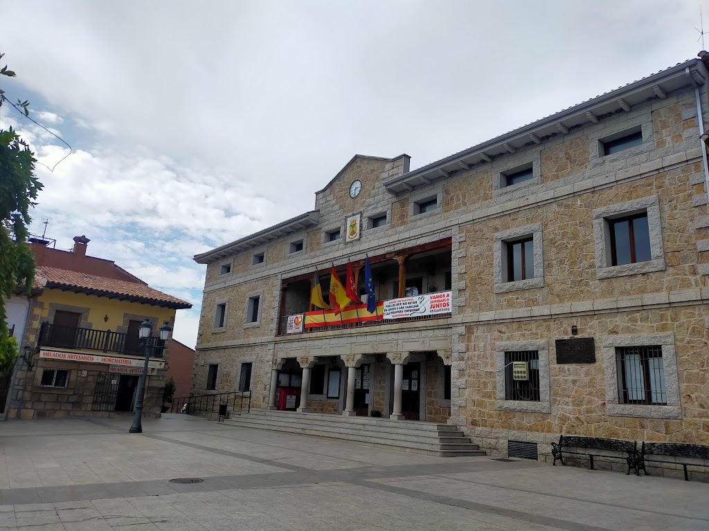 La Taurina — Ayuntamiento de Manzanares el Real.