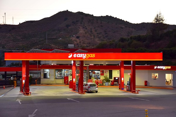 Gasolinera EasyGas Velez — Exterior