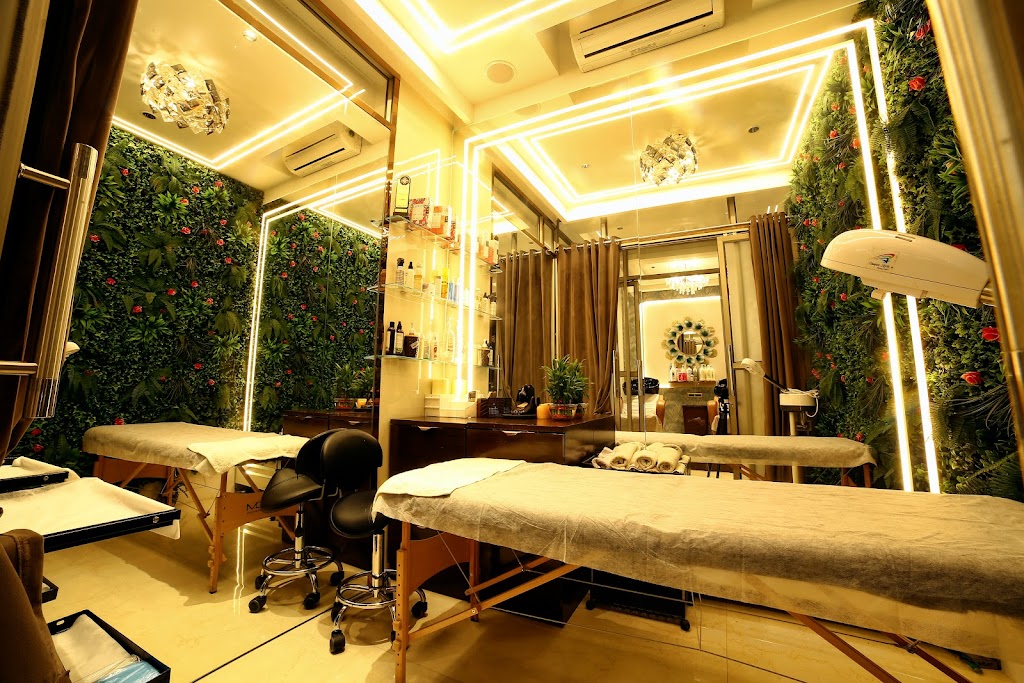 Ratna Makeup Lounge Unisex Salon