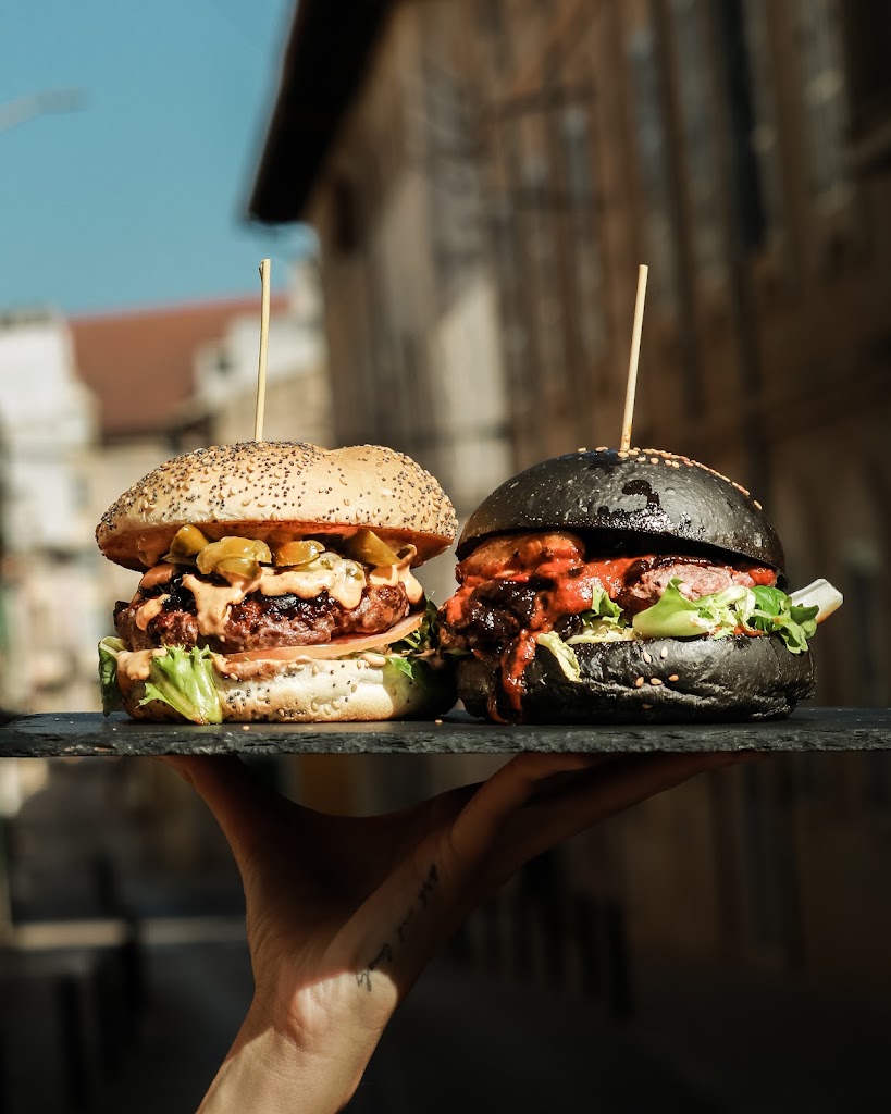 Davasa Burger — Comida y bebida