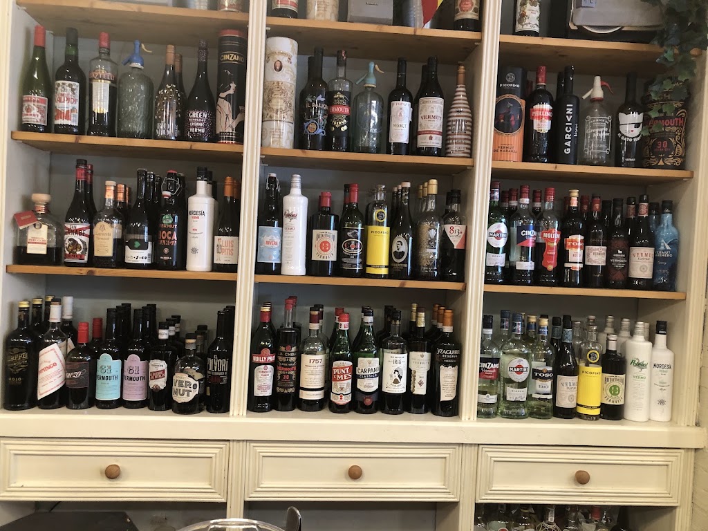 Cafe Vermuteria Entre Latas — Ambiente