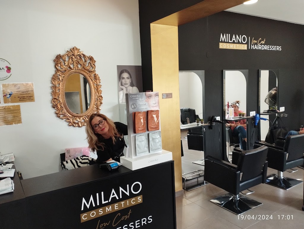 Peluqueria Low Cost Milano Cosmetic Hairdressers — Interior
