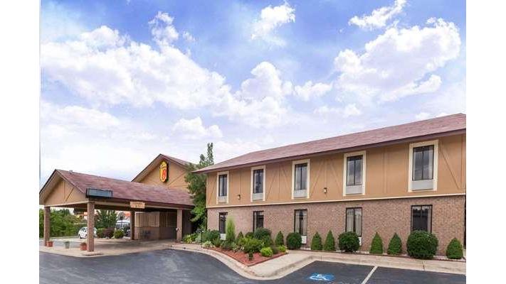 Super 8 by Wyndham Harrison AR - Hotel in Harrison , United States of America