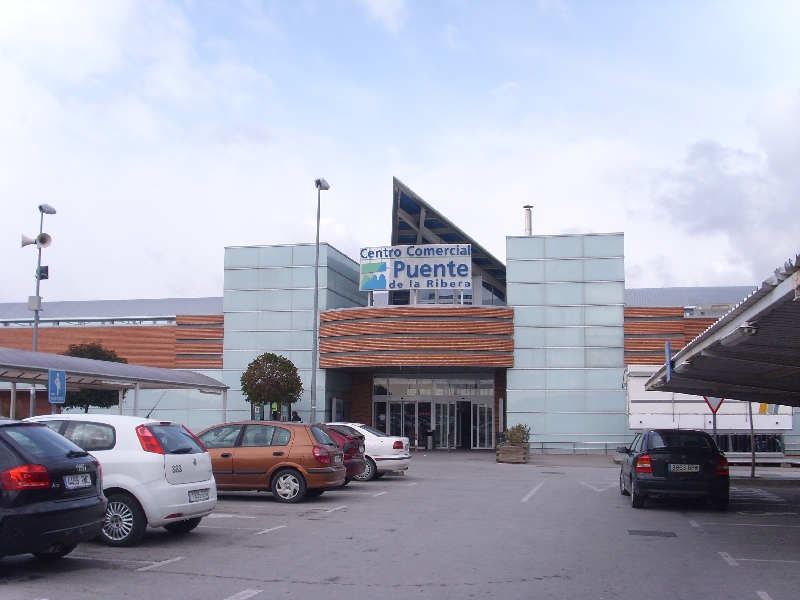 Centro Comercial Puente de la Ribera — Del propietario