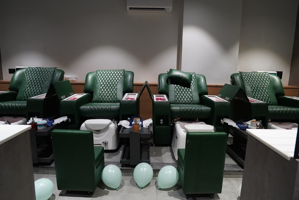 B B Salon And Nails Prahladnagar