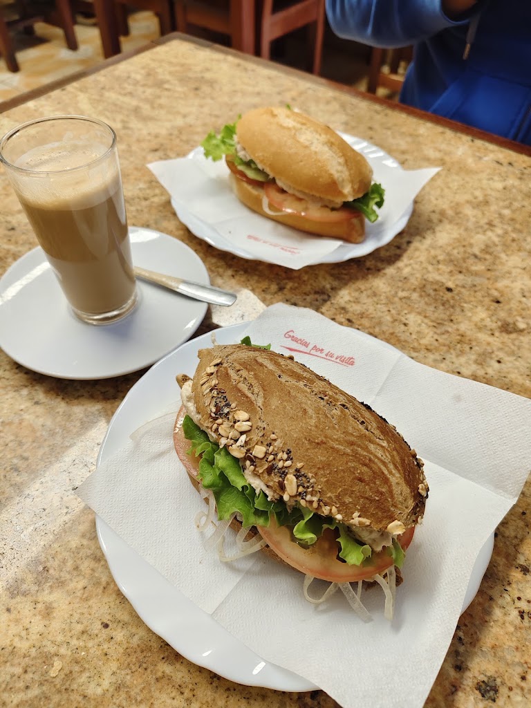 El Rinconcito de la Grama — Comida y bebida