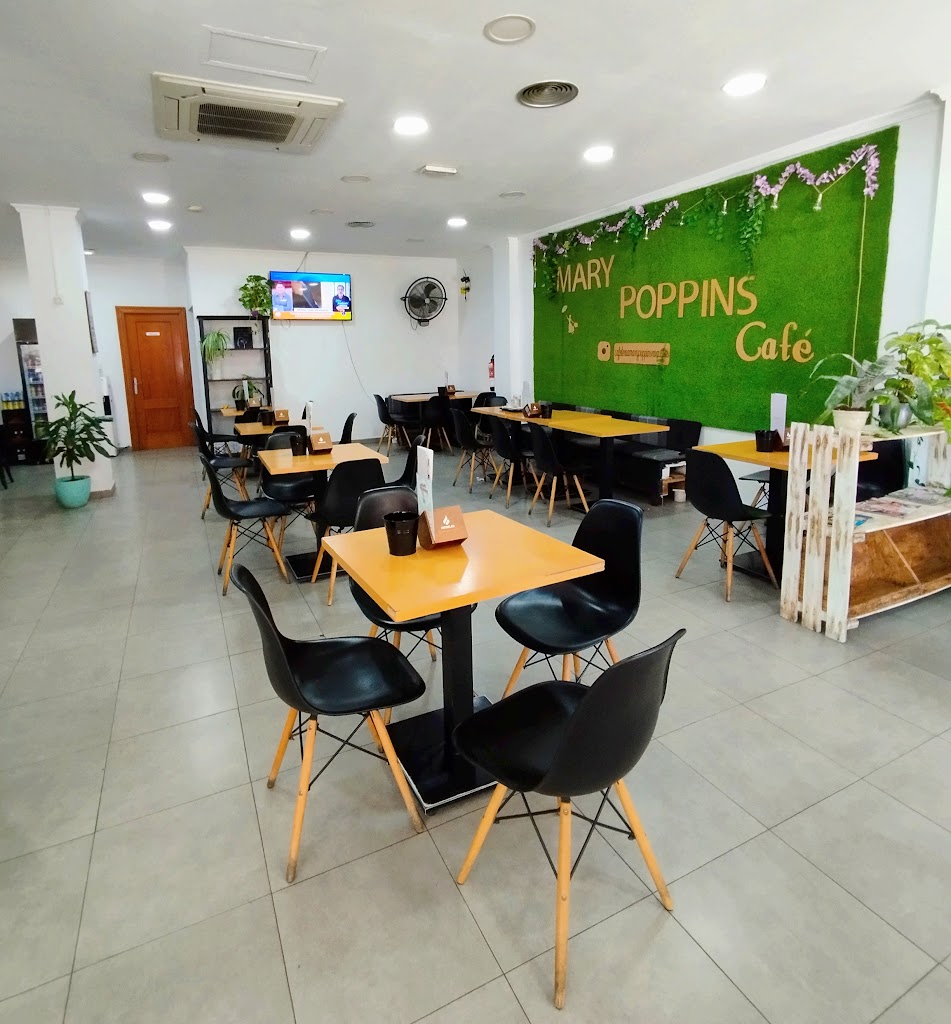 Cafe MARY POPPINS. — Ambiente