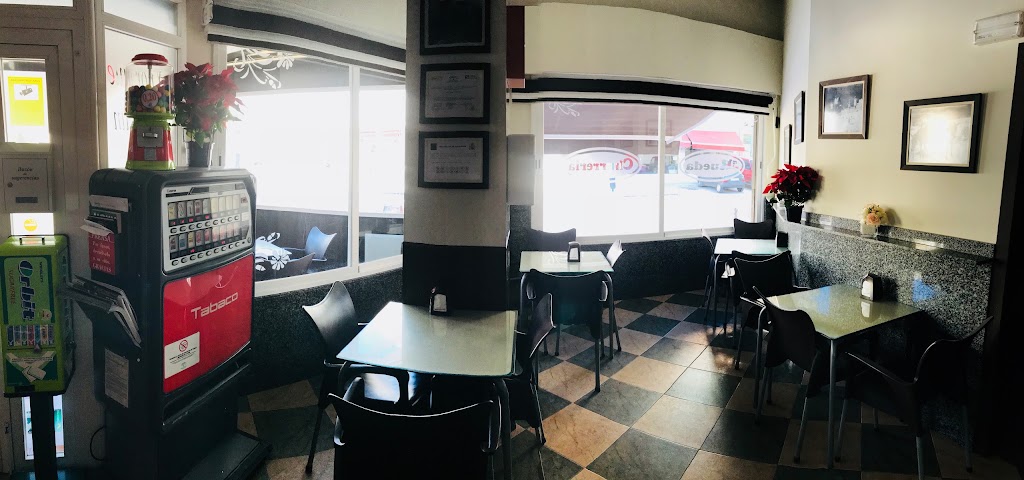 Cafeteria-churreria La Rueda — Ambiente