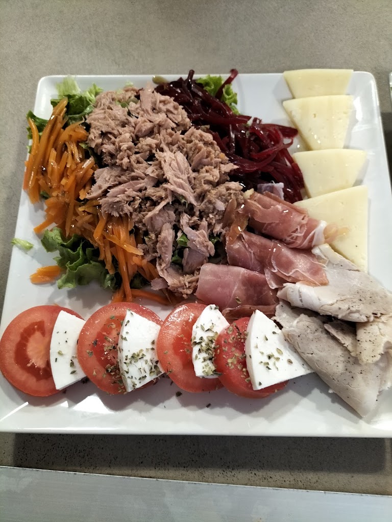 Cafeteria Ricuras — Comida y bebida