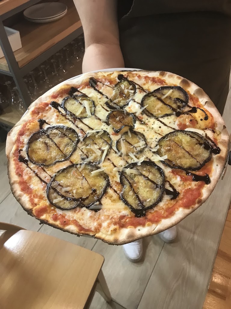 La Piazza de la Toscana — Pizza