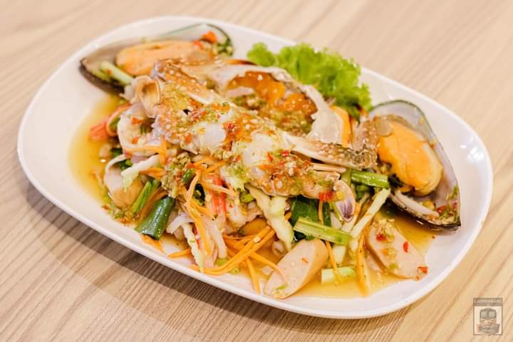 ปูกอดกุ้งดองน้ำปลา の写真