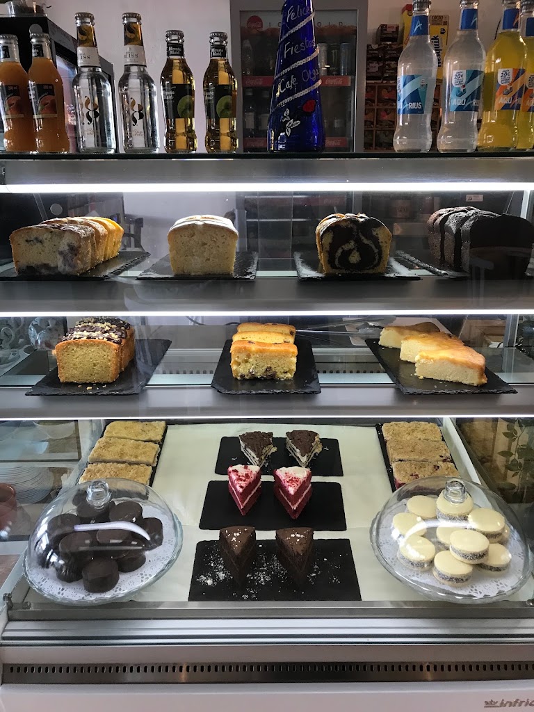 Olga's Cafe — Comida y bebida