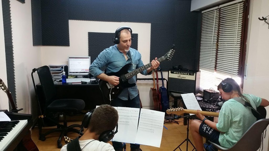 Roland Escuela de Musica — Del propietario
