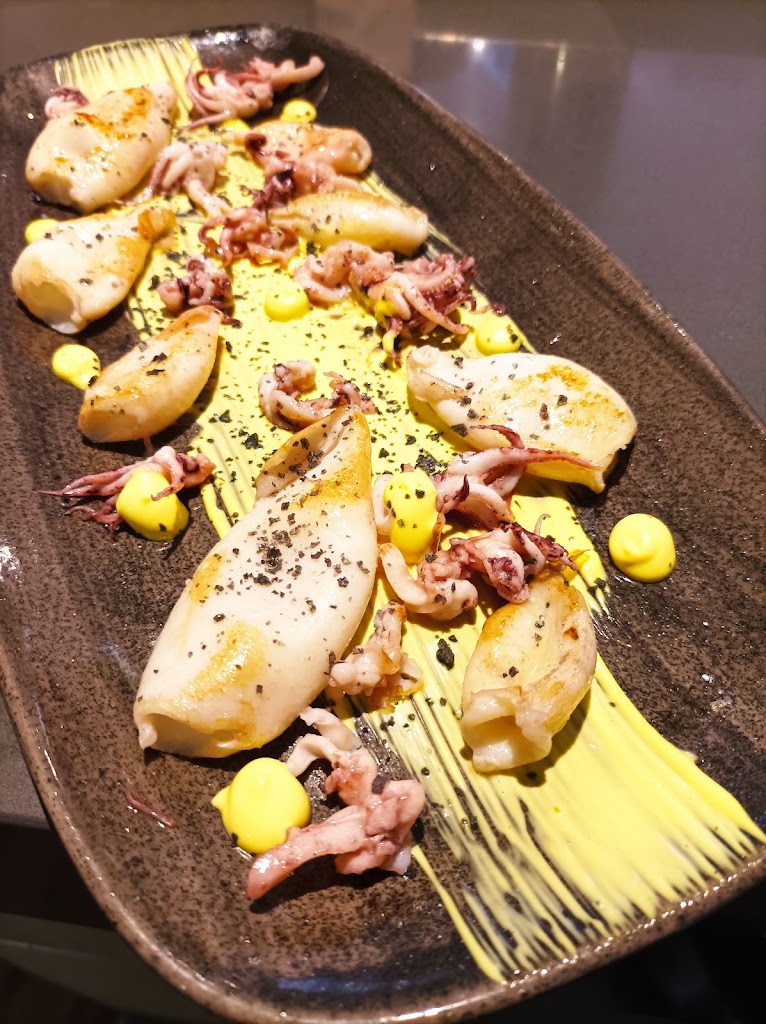 Bar restaurante Lasoga urban food — Comida y bebida