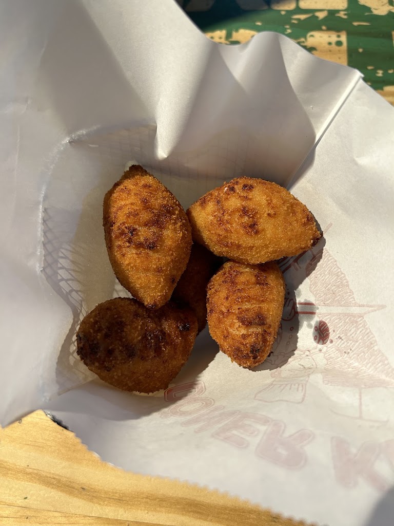 Bar El Quinto Tapon — Comida y bebida