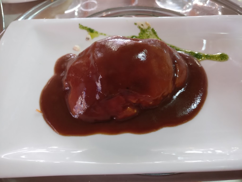 Bodega Finca Tres Jotas — Comida y bebida