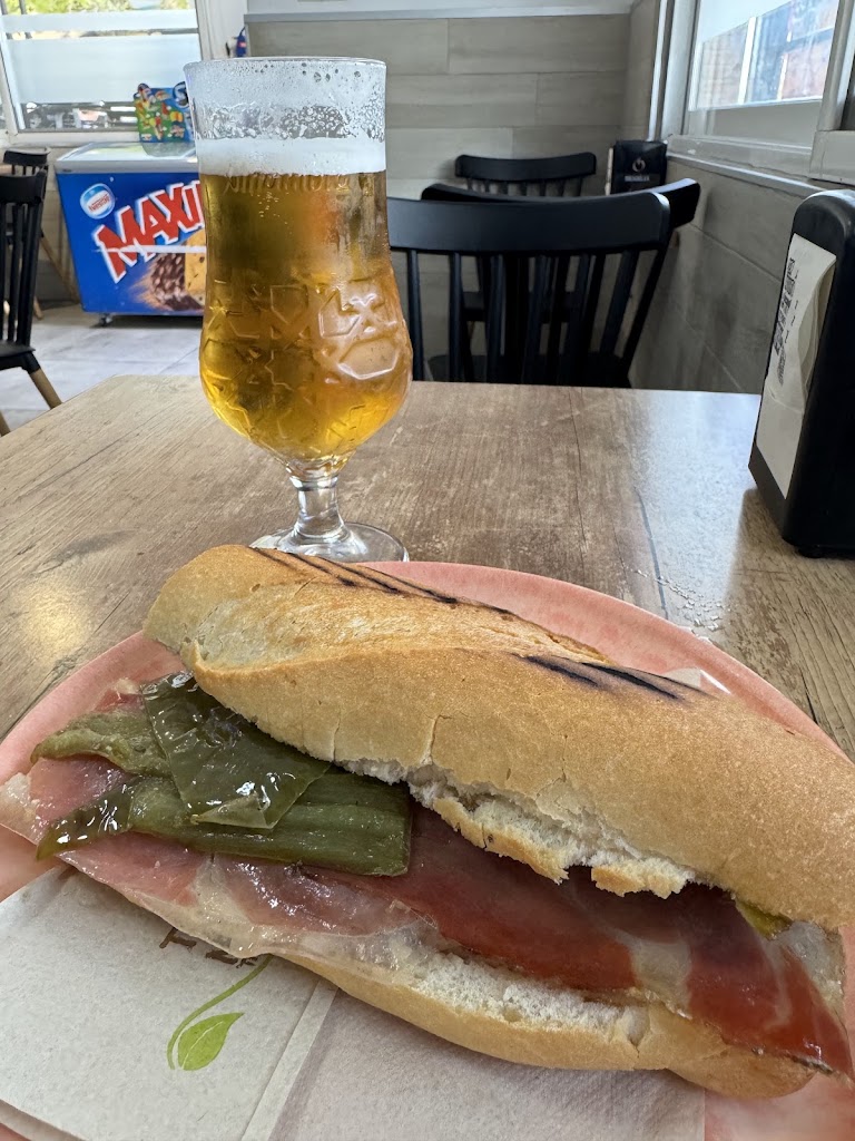 TABERNA LAS PALMERAS — Comida y bebida