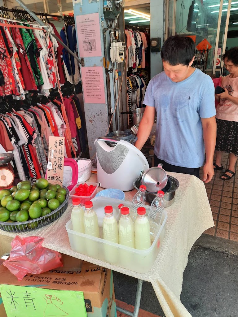 三義市場檸檬汁／天然現打鮮果汁／三義飲料 的照片