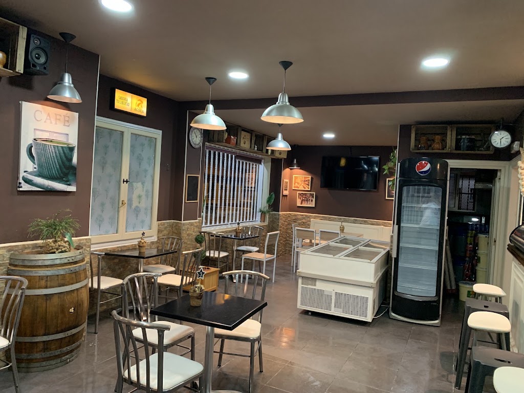 Casa de Pizza y Kebab (UTEBO) — Ambiente