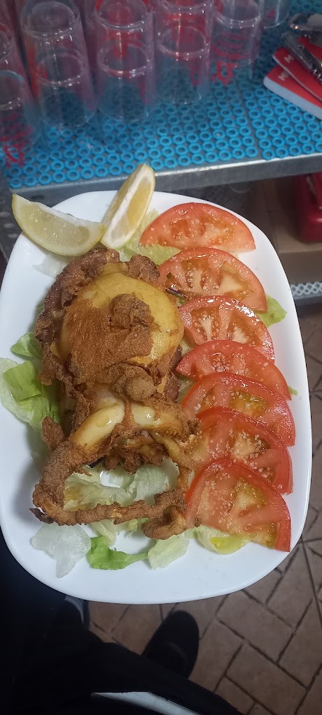 Taberna Las Amarras — Comida y bebida