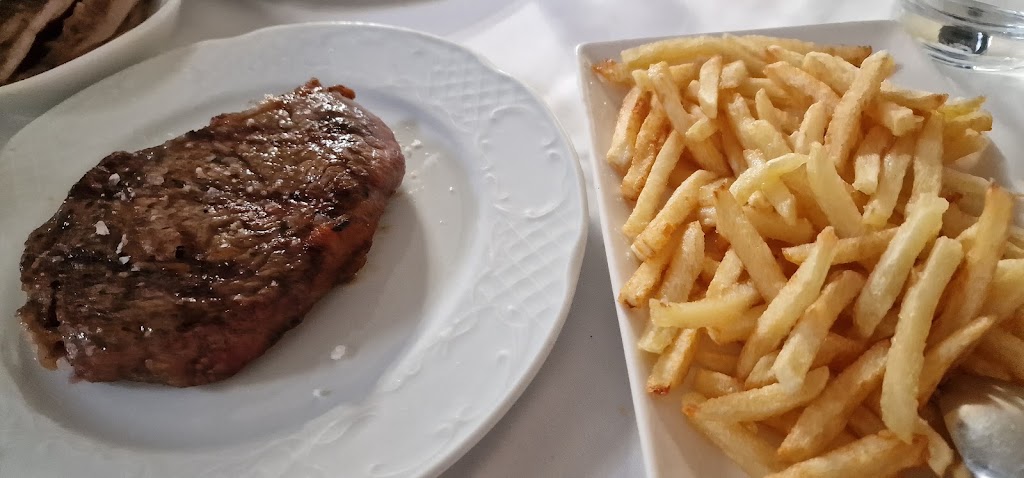 Bodegon Vandama — Comida y bebida