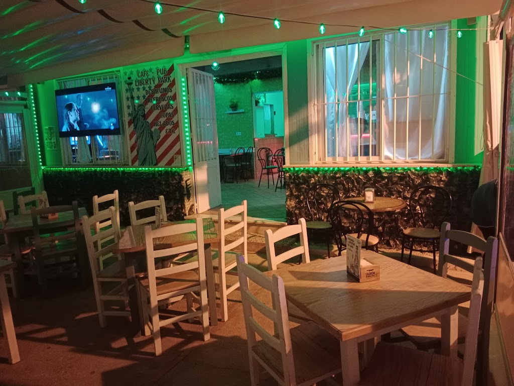 Cafe pub Liberty park — Ambiente