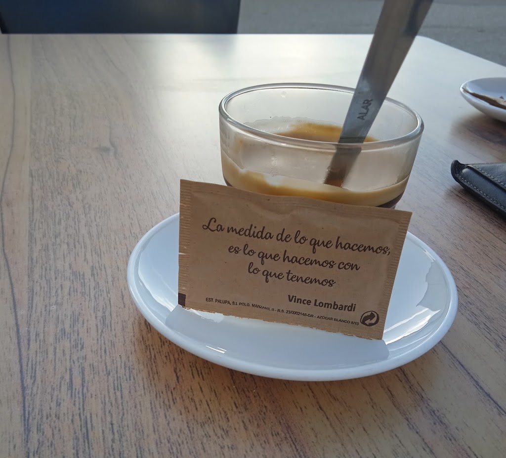 Bar La Parra — Comida y bebida