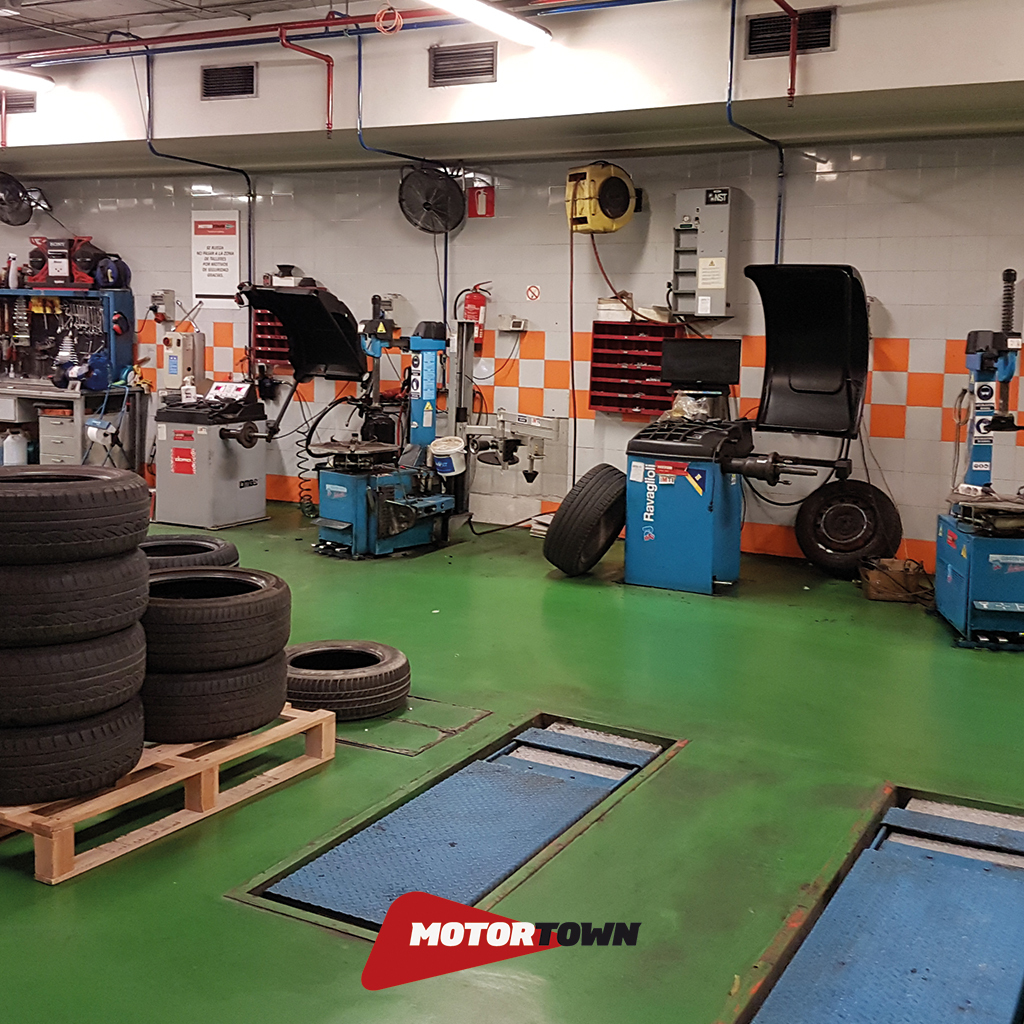 MotorTown — Interior