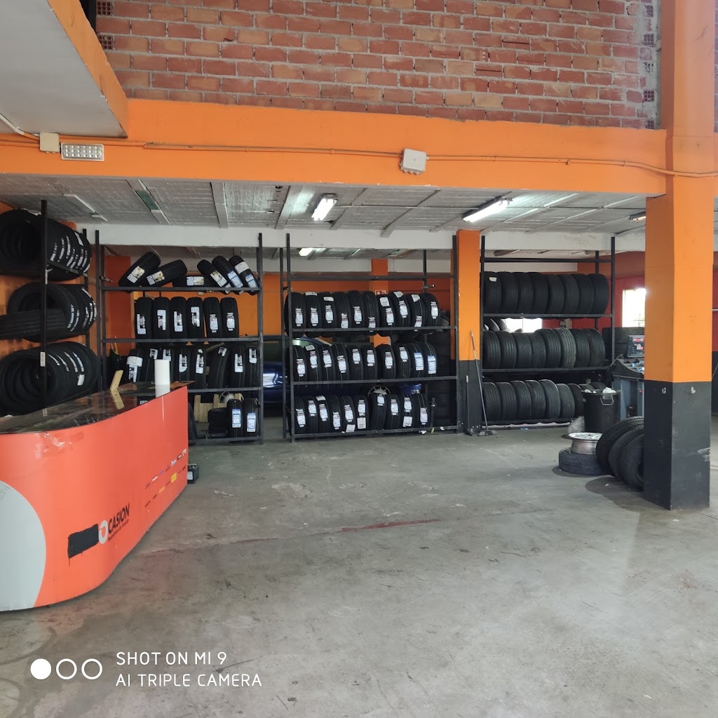 Neumaticos nuevos y de ocasion Alcala de Guadaira — Del propietario
