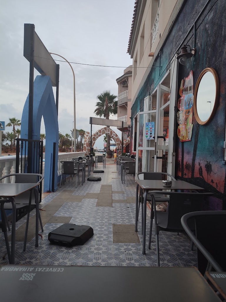 Bar cafe DELYS — Ambiente