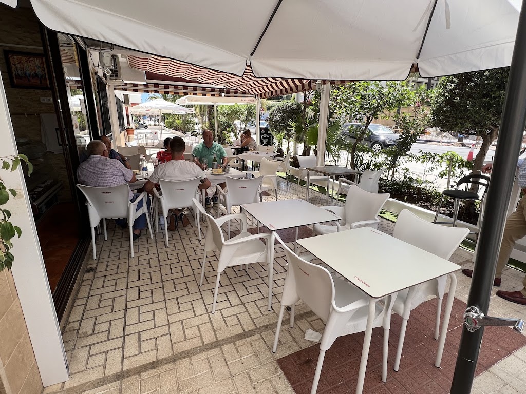 CAFETERIA RESTAURANTE RJ(ERREJOTA) — Ambiente