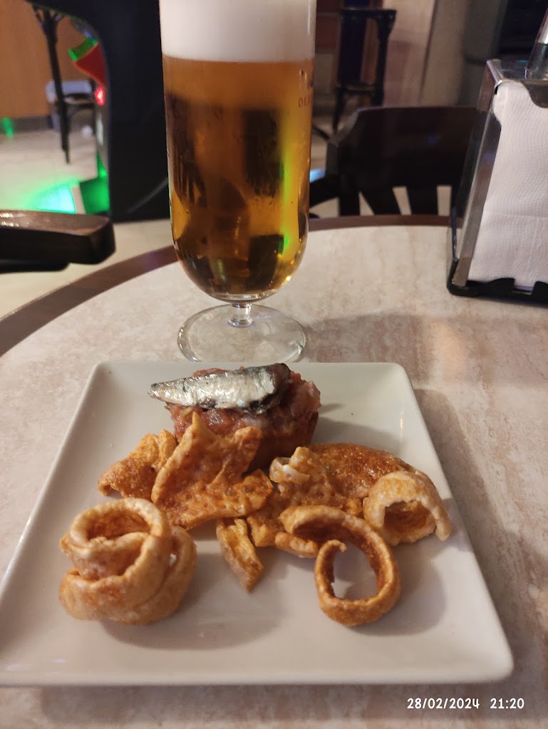 Pub Bufon Hamburgueseria — Comida y bebida