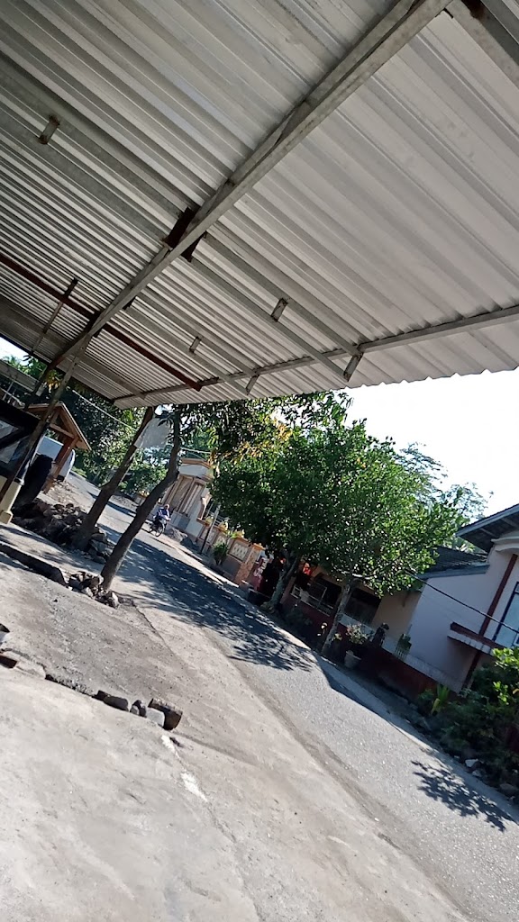 Joni bengkel spesialis kaki-kaki