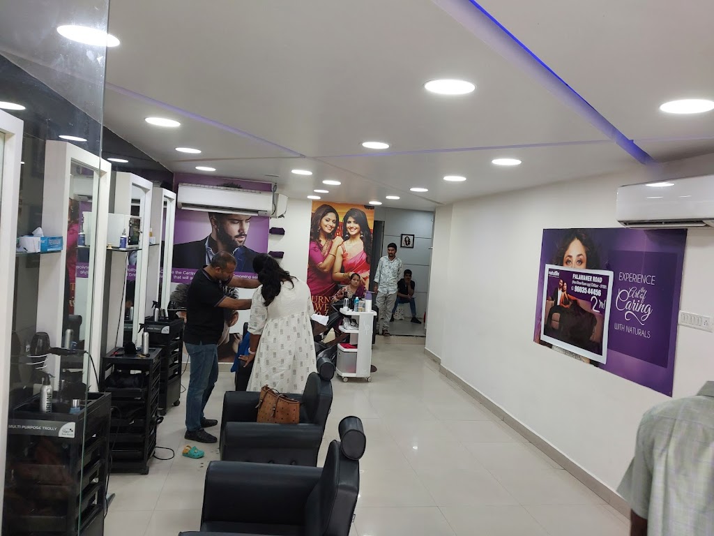 Naturals Salon