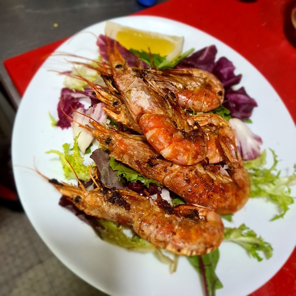 MOON Cafeteria Restaurante — Comida y bebida