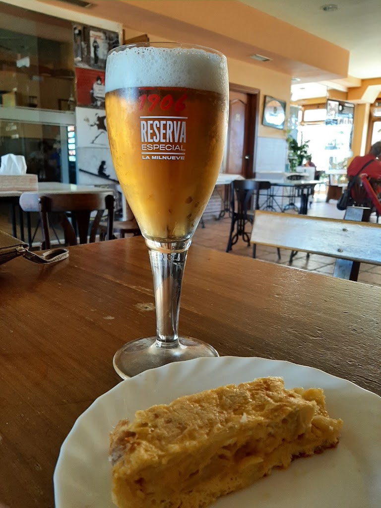 Cerveceria Maruxa — Comida y bebida